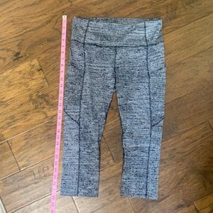 Black and white patterned Lululemon cropped leggings size 8